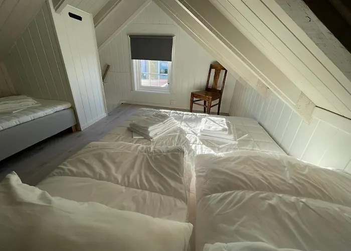 Lofoten_beach_eggum_cabin *